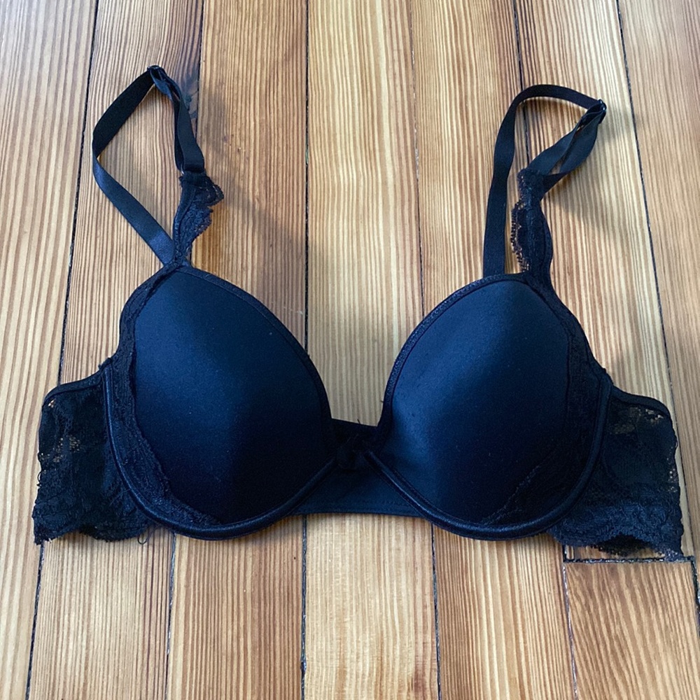 Beautiful Black Underwire Bra with Lace 34B